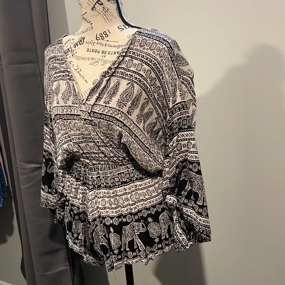 Romper - Picture 2 of 4